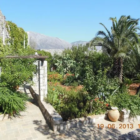 Tsitsiris Castle Hotel Stavrion